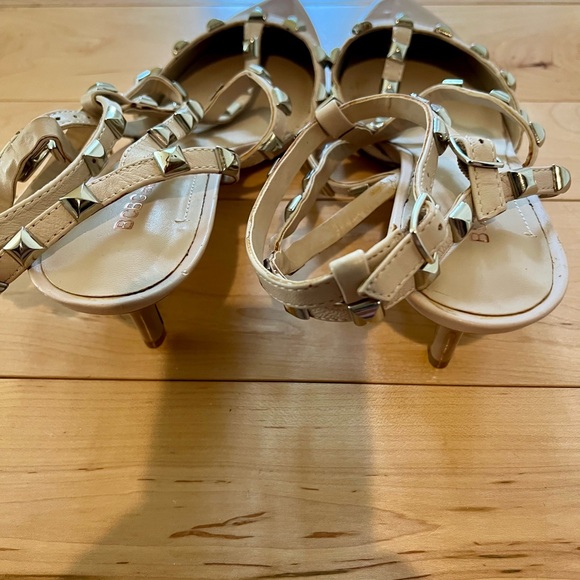 BCBG Rockstud Nude Kitten Heels Size 10 - Picture 3 of 5